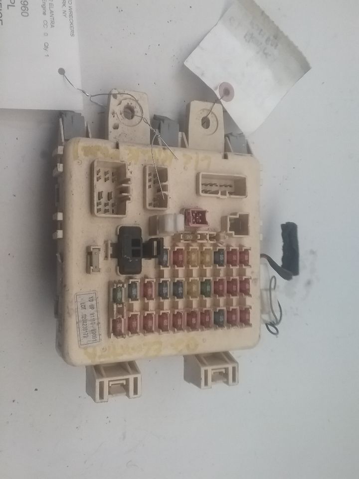 2003 HYUNDAI ELANTRA 01-03 (engine Compartment) Fuse Box Engine